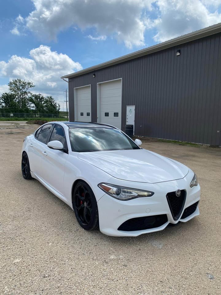 Alfa Romeo Sedan Giulia Q4