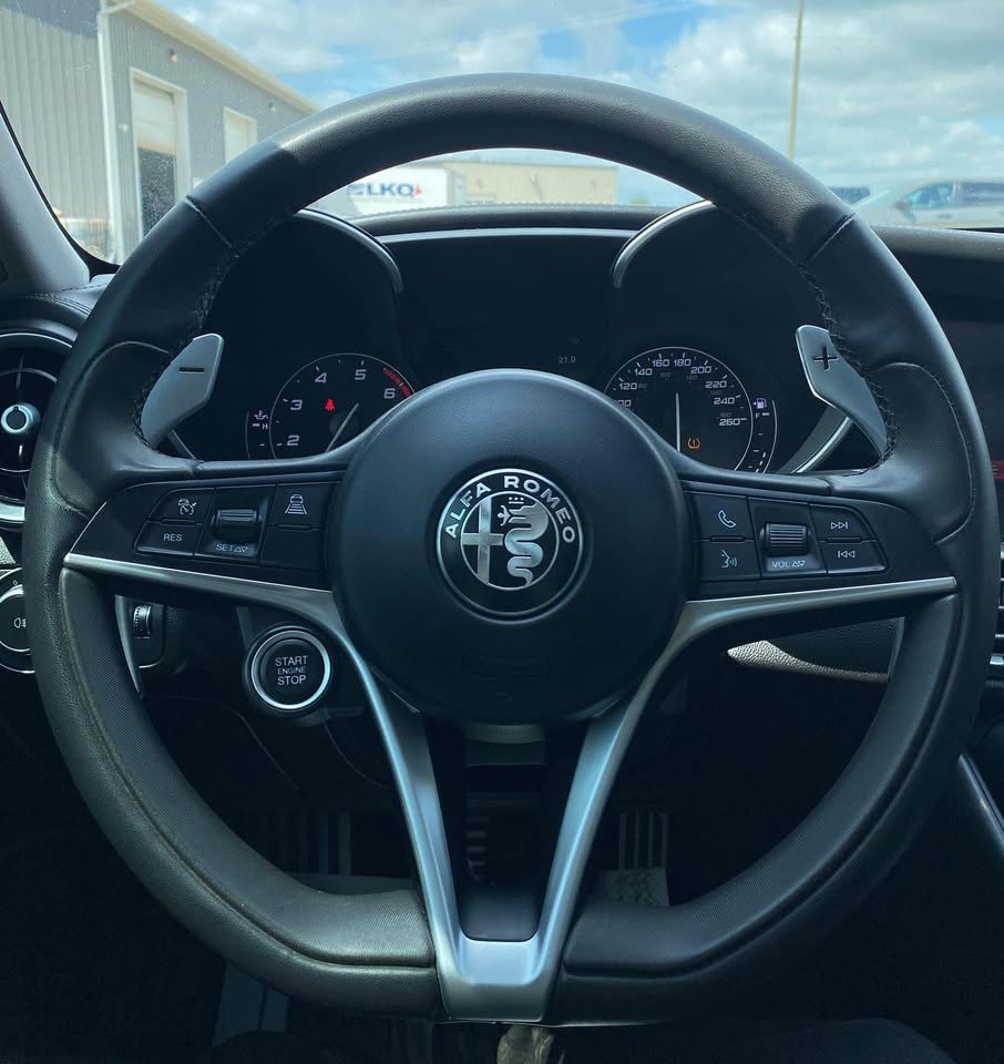Alfa Romeo Sedan Giulia Q4