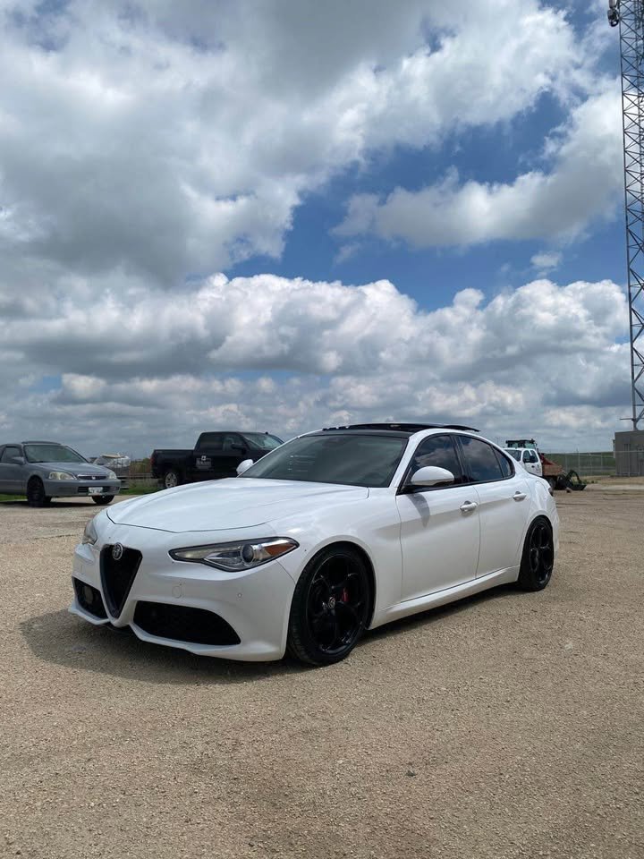 Alfa Romeo Sedan Giulia Q4