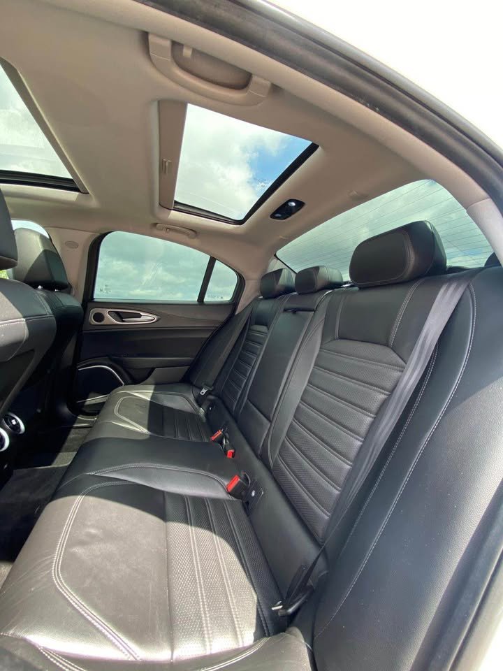 Alfa Romeo Sedan Giulia Q4