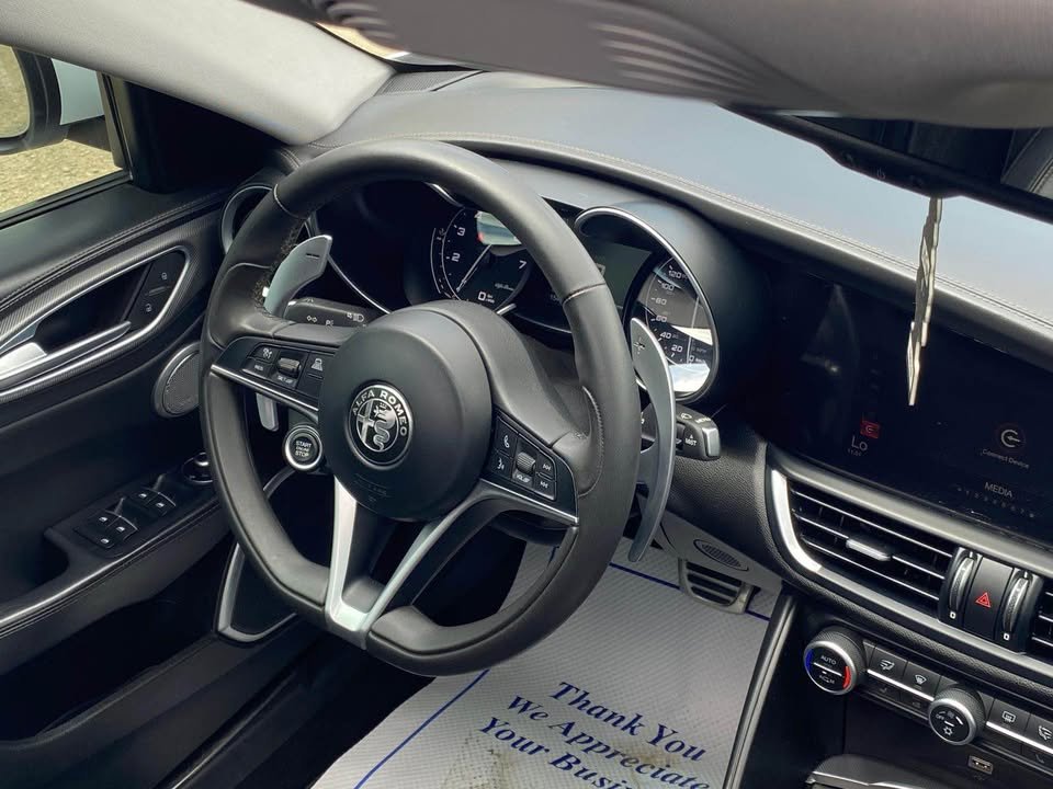 Alfa Romeo Sedan Giulia Q4